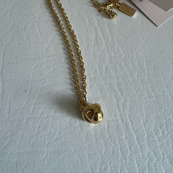 Kate Spade goldtone knot pendant necklace - Picture 4 of 4